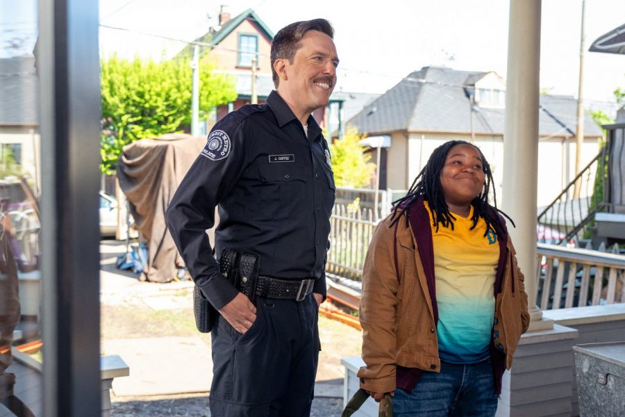 ドジな白人警官 & 生意気な黒人少年！ Netflixの“やりすぎ”バディ・コメディ『コフィー＆カリーム』