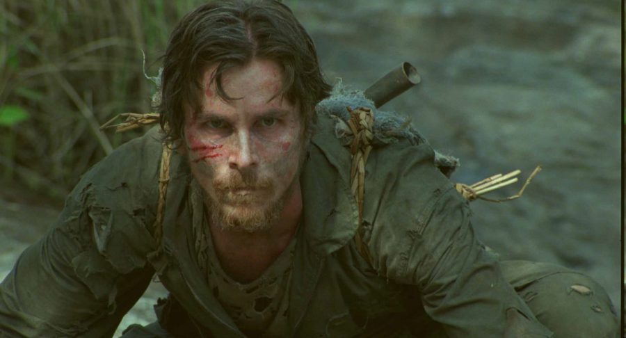 撃墜されたクリスチャン・ベイル！ 虫を食べてでも生き延びろ!!『戦場からの脱出』は栄養失調ベイルの熱演が光る実話ベースの戦争映画