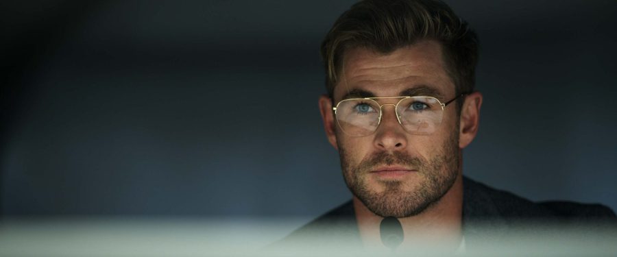 クリス・ヘムズワースが刑務所で薬物実験!? Netflix『スパイダーヘッド』マイルズ・テラー共演