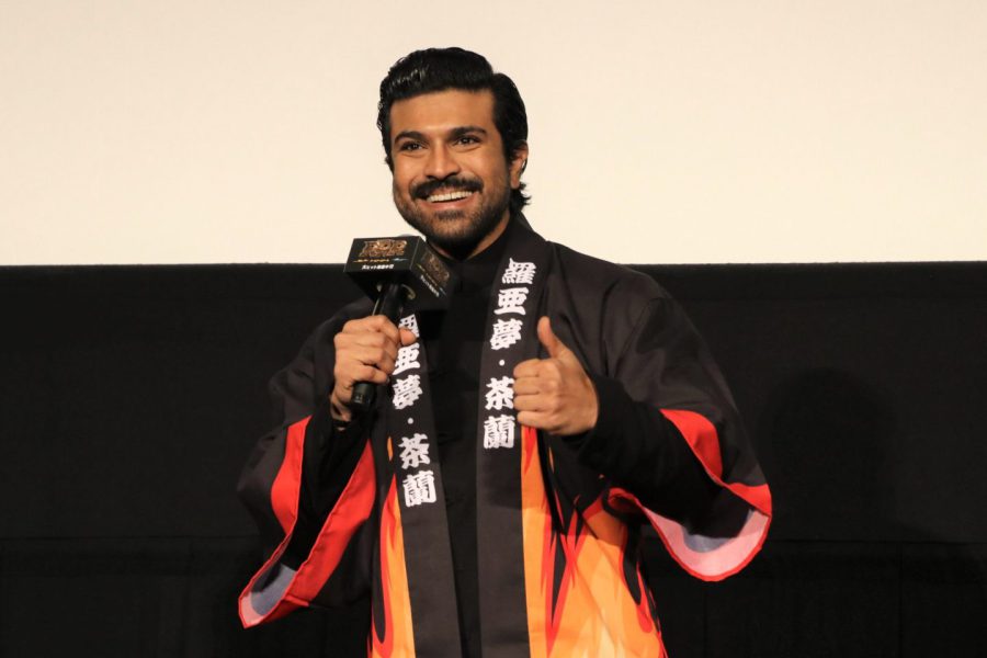 これが「メガパワースター」の神対応だ！『ＲＲＲ』ラーム・チャランが熱烈ファンに“愛”をお返し!!