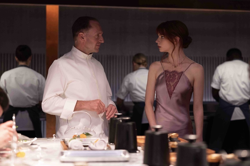 『ザ・メニュー』レイフ・ファインズ&アニャ・テイラー＝ジョイ、ゴールデングローブ賞主演男優賞・主演女優賞ノミネート