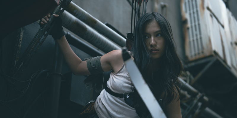 義足の女子高生戦士 恒松祐里、弓矢の名手“ヘイヤ”登場シーン Netflix『今際の国のアリス』シーズン2