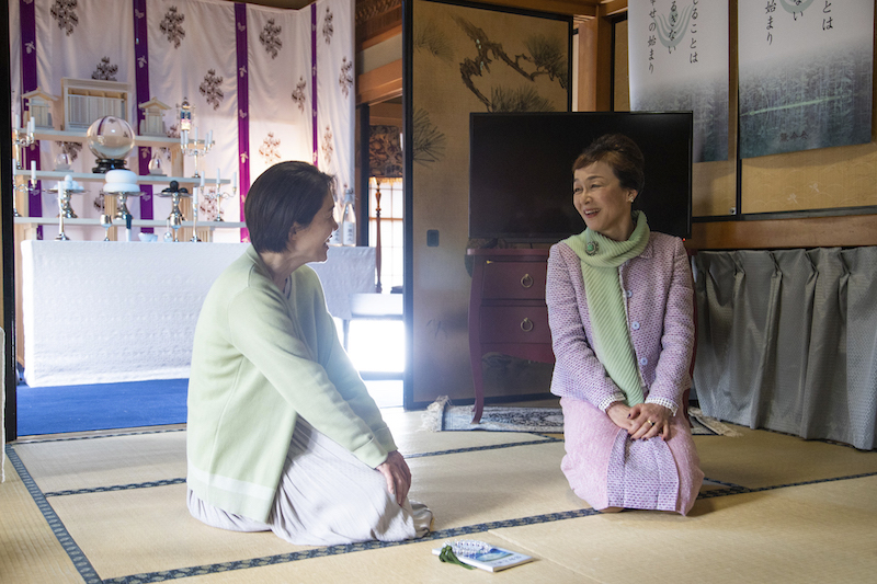 意味不明な言葉とヤバい踊り… 一体“緑命会”とは、どんな新興宗教なのか？ 映画作家・荻上直子が贈る絶望エンタテインメント『波紋』