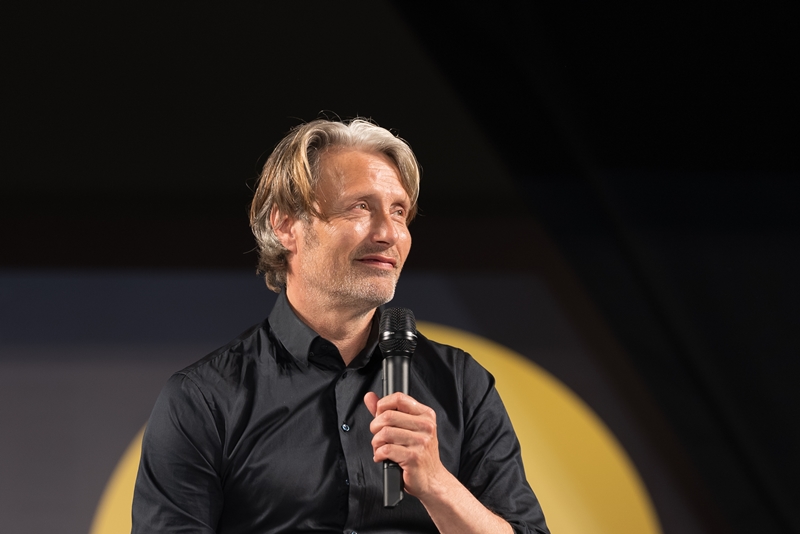 マッツ・ミケルセン「次はゾンビを演じたい」オーランド・ブルームやミリボビも登場「大阪コミコン 2023」2日目レポート