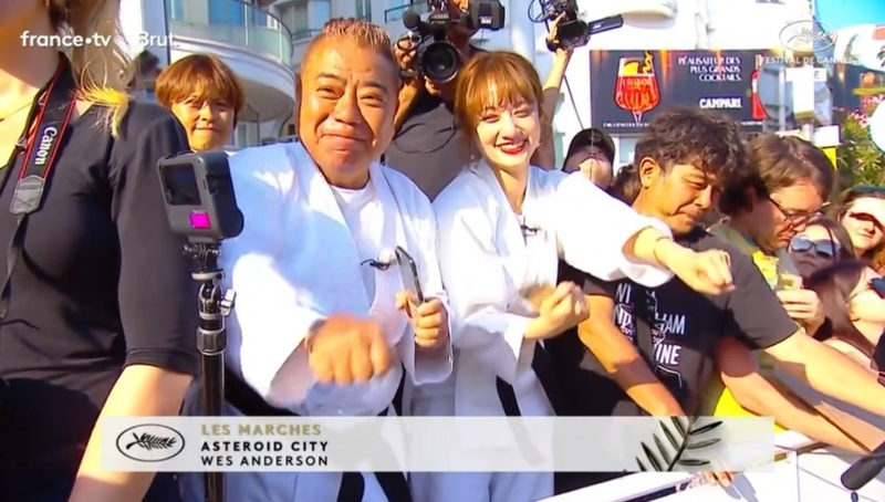 パパラッチ出川、再びカンヌ映画祭に登場　BLACKPINKジェニーを前に全力歌唱＆北野監督と写真撮影も？