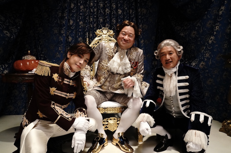 岩田剛典は“生き様がもう王子でした” 福田雄一監督も絶賛！『赤ずきん、旅の途中で死体と出会う。』メイキングショット大公開