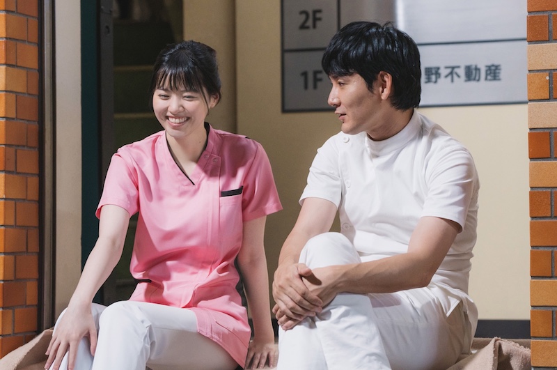 主演・松田龍平 × 脚本・バカリズム“新感覚マッサージ復讐劇”『ケンシロウによろしく』激レアオフショット解禁