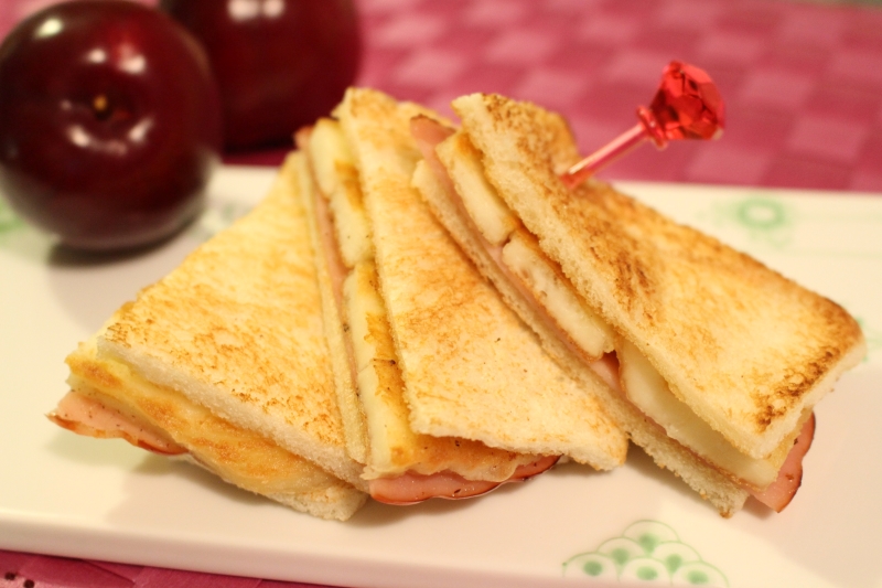 映画メシ#20 11月22日はマシュー・マコノ日!? 『ウェディング・プランナー』の焼きチーズサンドを本日「チーズの日」に