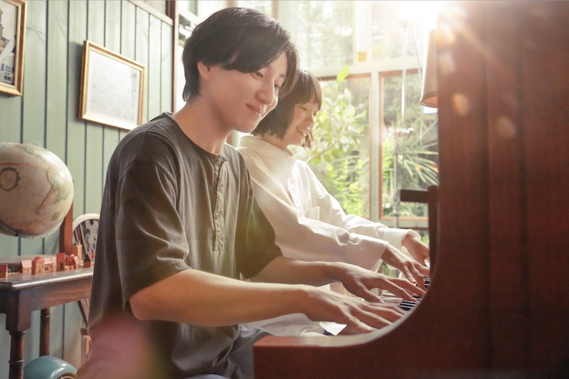 京本大我(SixTONES)＆古川琴音、美しい音色と共に少しずつ近づく2人の距離『言えない秘密』新場面写真が一挙解禁