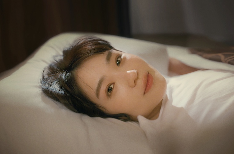 潤んだ瞳のその先にいる人物とは？物語の鍵を握る人物・西田さゆり(奈緒)の場面写真が解禁『告白 コンフェッション』