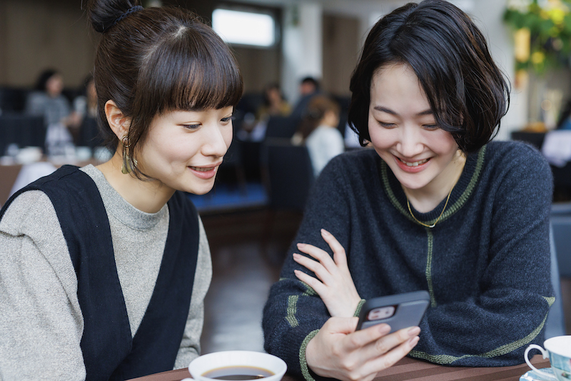 黒木華と“相身互い”の心で繋がる人々、中村蒼がプロポーズの指輪を前に緊張する姿も『アイミタガイ』場面写真