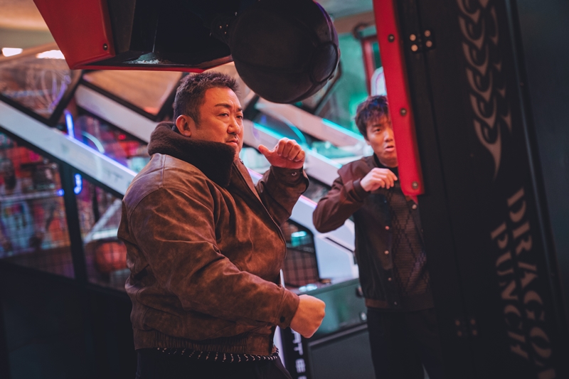 ゲンコツ刑事マ・ドンソクを取り巻く「新キャラの新場面写真」到着！『犯罪都市 PUNISHMENT』に豪華キャスト集結