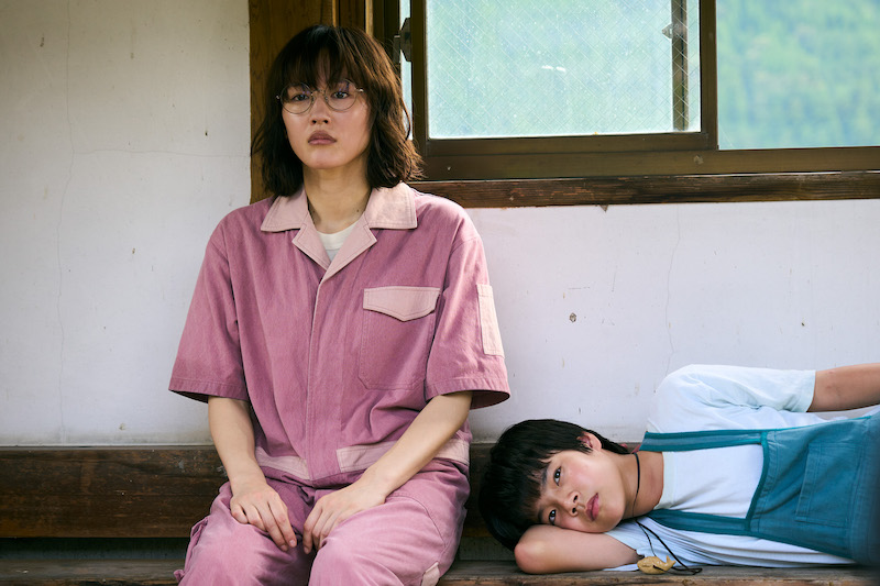 「3回目 今回も見失う」のり子(綾瀬はるか)とハル(大沢一菜)がすれ違う『ルート29』本編冒頭シーン