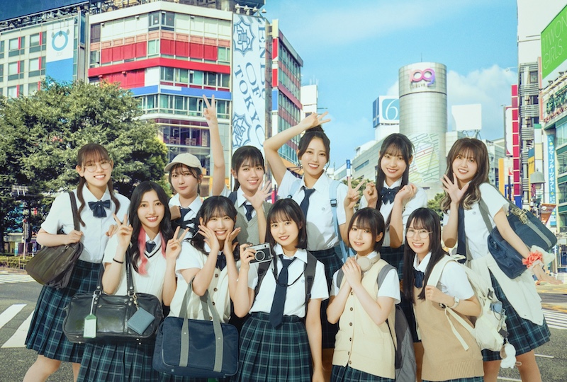 パラレルワールドに巻き込まれた(？)憧れの東京を駆け巡る、日向坂46四期生11人『ゼンブ・オブ・トーキョー』場面写真