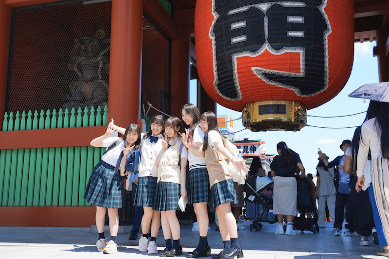 金魚すくい、浅草土産、食べ歩き、日向坂46四期生と修学旅行気分に！『ゼンブ・オブ・トーキョー』本編シーン