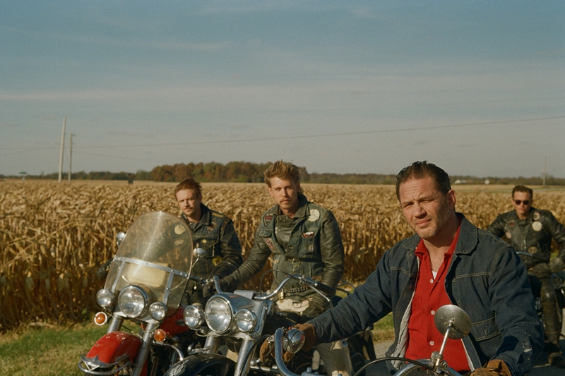 1960年代アメリカ・シカゴ、バイクを愛した男たちの自由と破滅の軌跡『ザ・バイクライダーズ』本編映像