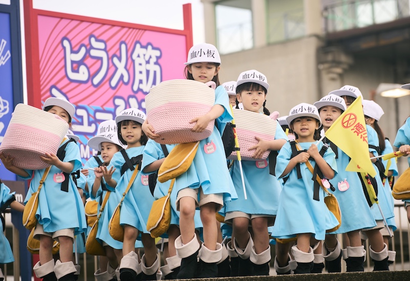 「お疲れ様で～す！」かわいすぎる子役オールスターズが大活躍『はたらく細胞』本編映像