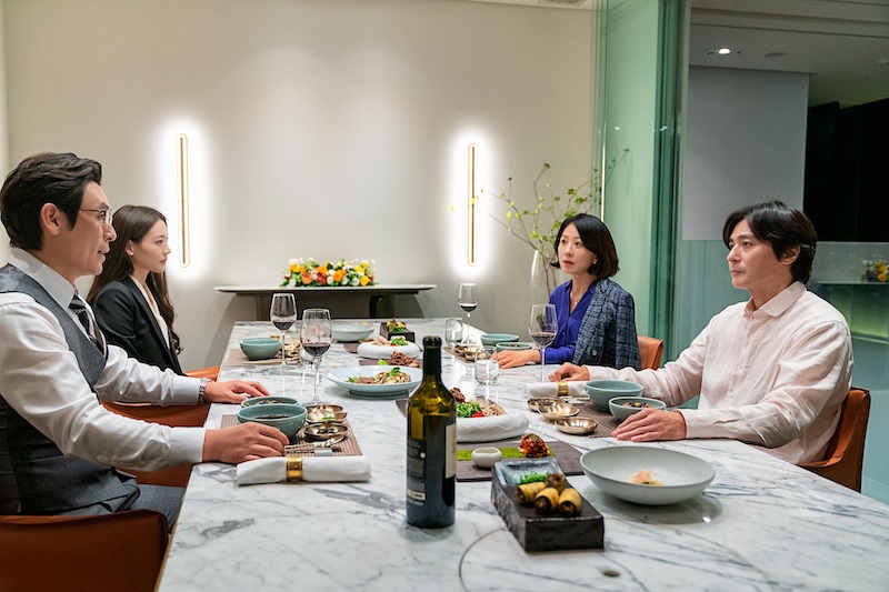 「予測不能」「完璧」「傑作」「狂ってる」と世界が絶賛！キーポイントとなる“兄弟家族”のディナーシーン解禁『満ち足りた家族』