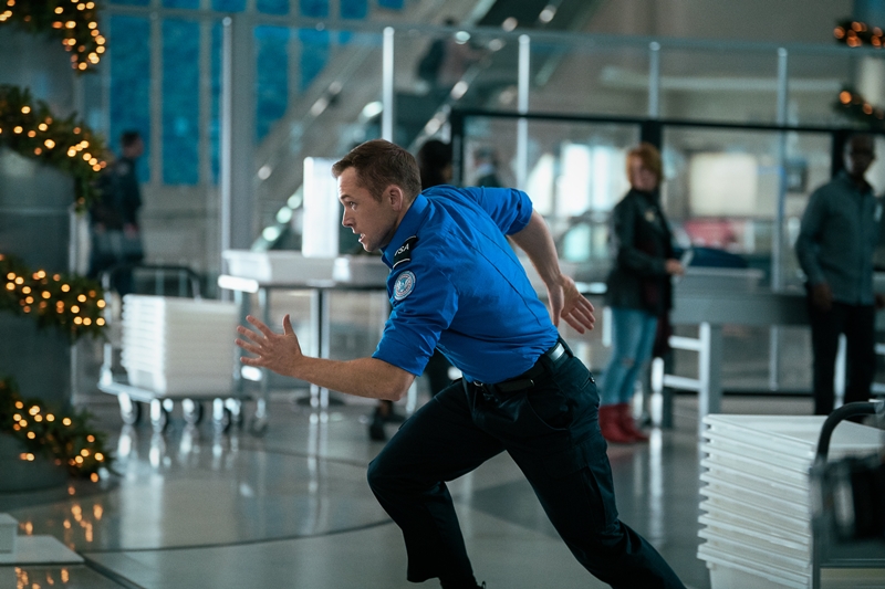 「令和の『ダイ・ハード』や！」世界的バズり中のNetflix“空港”アクション『セキュリティ・チェック』