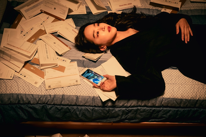美女インフルエンサーが怪死！第一発見者の不動産屋はストーカー？予想不可能なスリラー『#彼女が死んだ』
